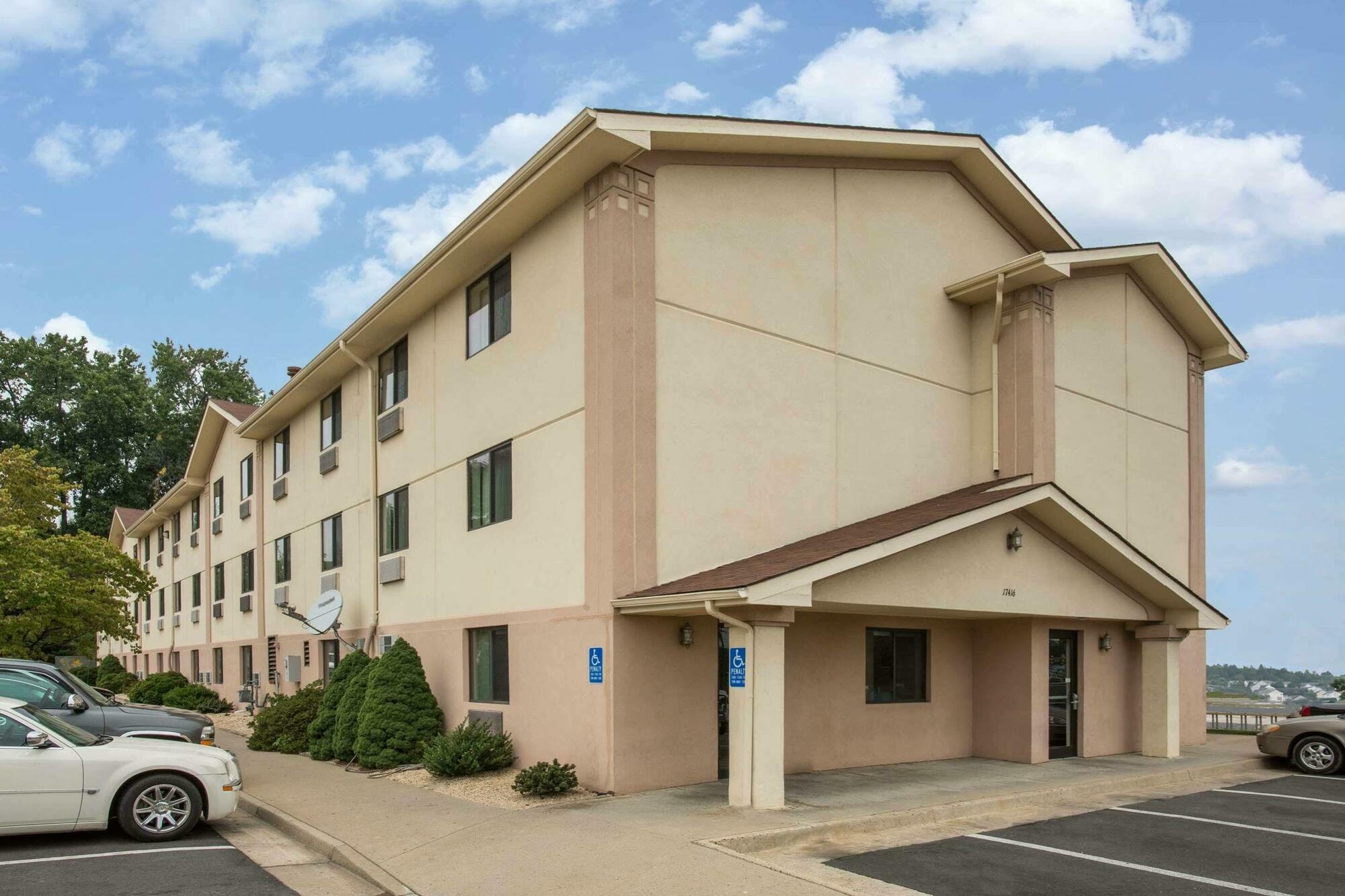 מלון Super 8 By Wyndham Dumfries/Quantico מראה חיצוני תמונה